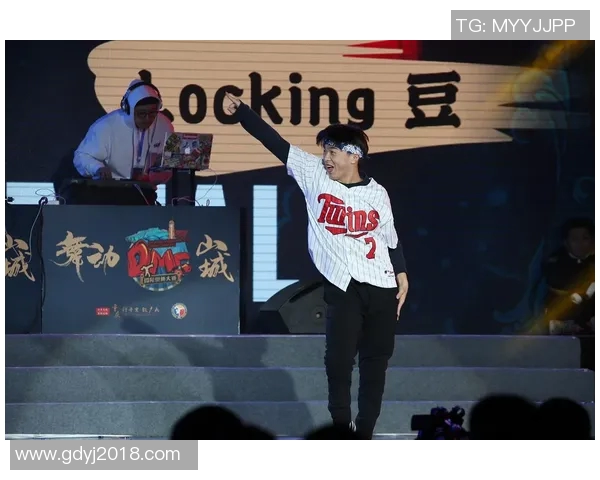 广州街舞队以99分领跑世界街舞大赛积分榜展现强大实力